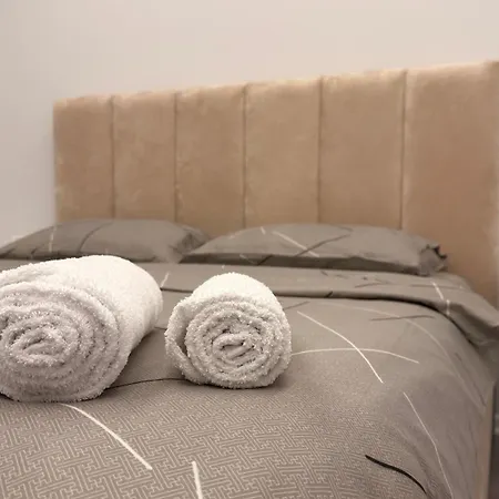 Arjola Cozy Lejlighed *