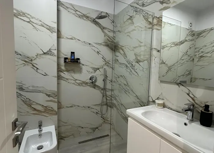 Arjola Cozy * 科尔察