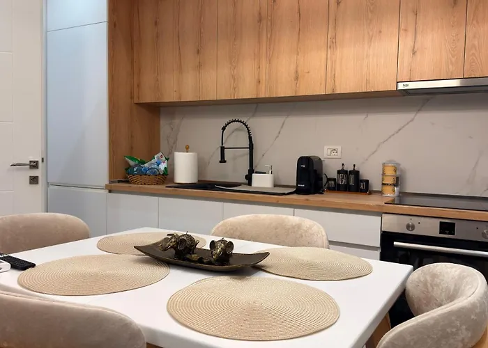 Arjola Cozy 公寓 *