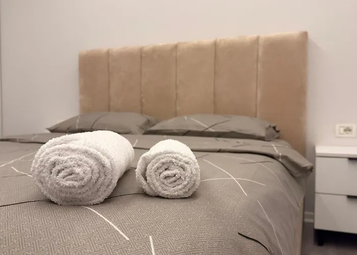 Arjola Cozy 公寓 *